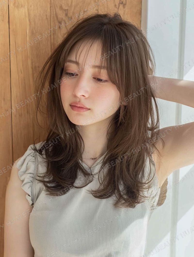 アッシュブラウンのレイヤーセミロング - ロング