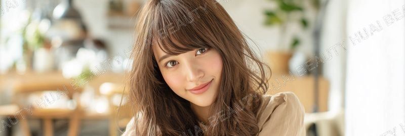 モカブラウンのゆるふわパーマセミロング - ヘッダー