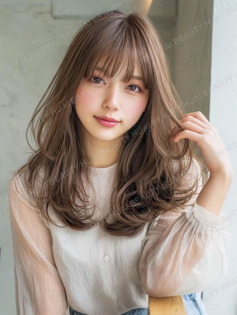 アッシュブラウンのゆるふわパーマセミロング - ロング